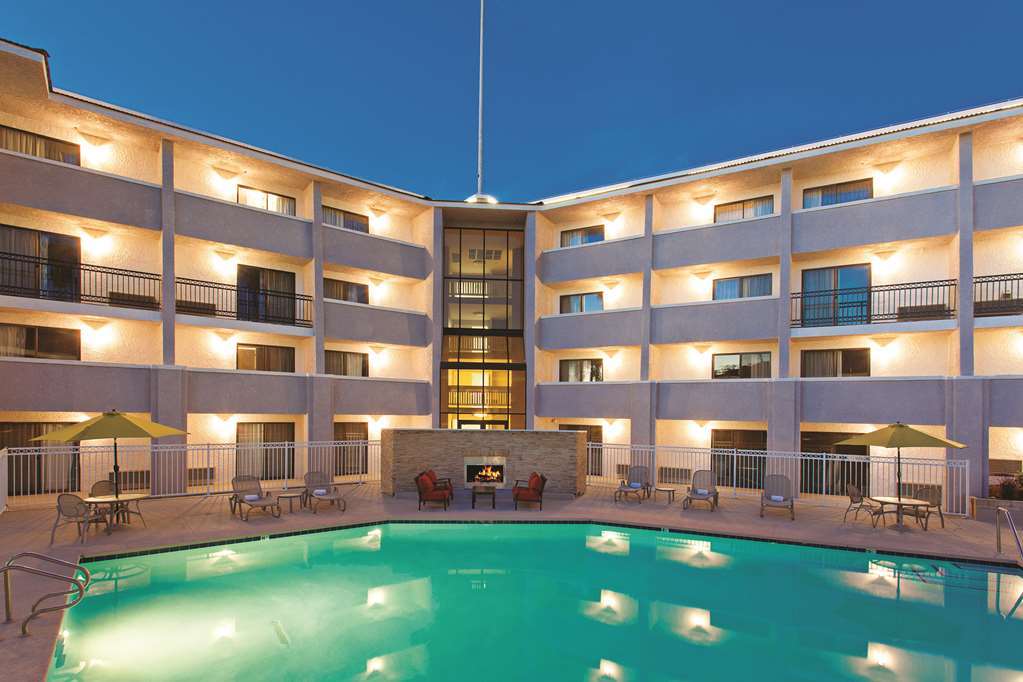 La Quinta By Wyndham Pomona Hotel Faciliteiten foto